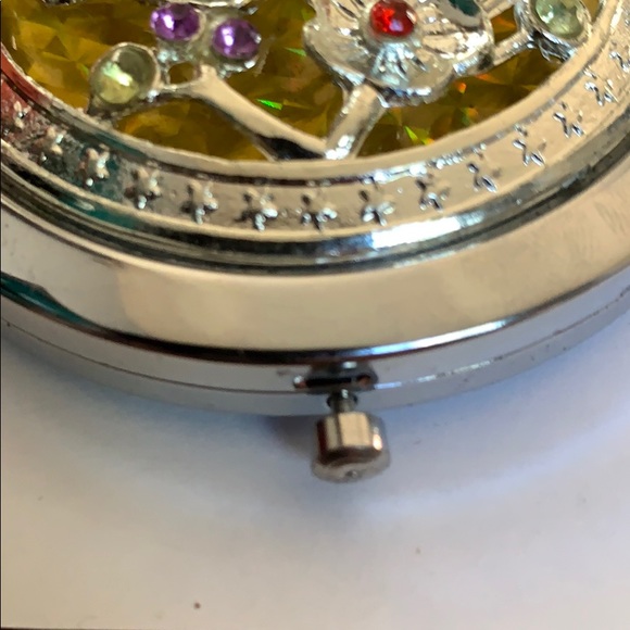 Makeup Mirror - Picture 2 of 5